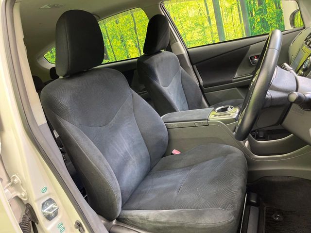 TOYOTA PRIUS Alpha 2014