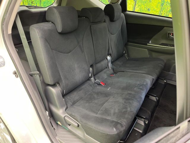 TOYOTA PRIUS Alpha 2014