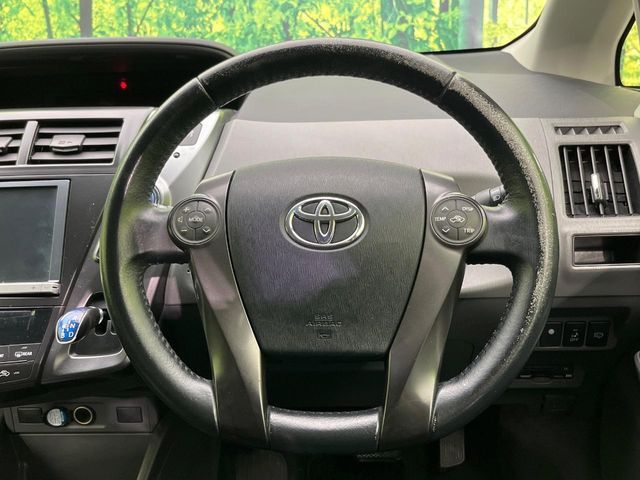 TOYOTA PRIUS Alpha 2014