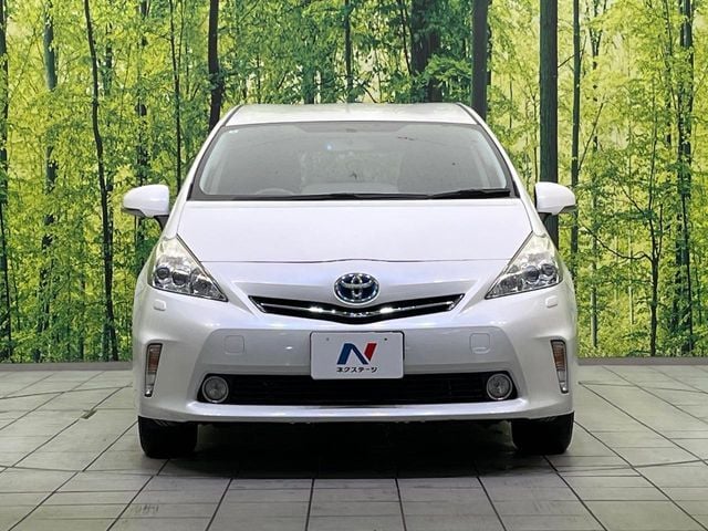TOYOTA PRIUS Alpha 2014