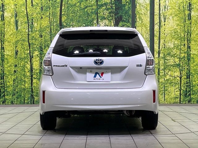 TOYOTA PRIUS Alpha 2014