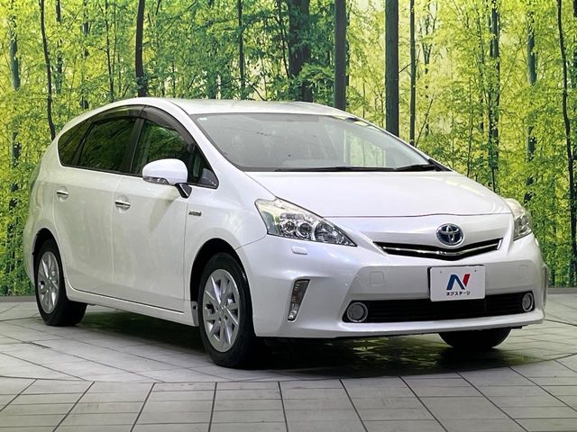 TOYOTA PRIUS Alpha 2014