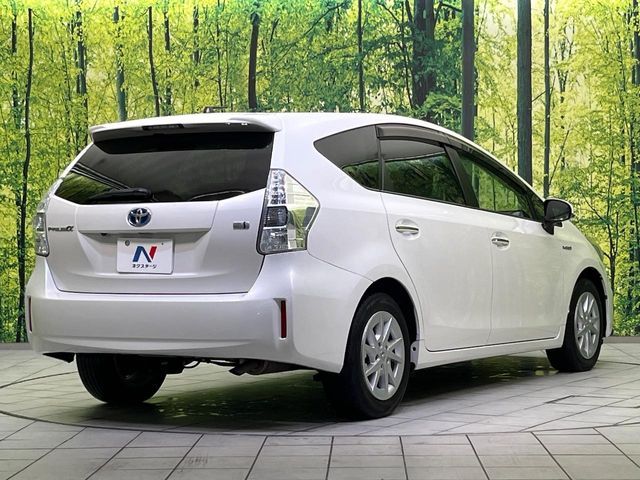 TOYOTA PRIUS Alpha 2014