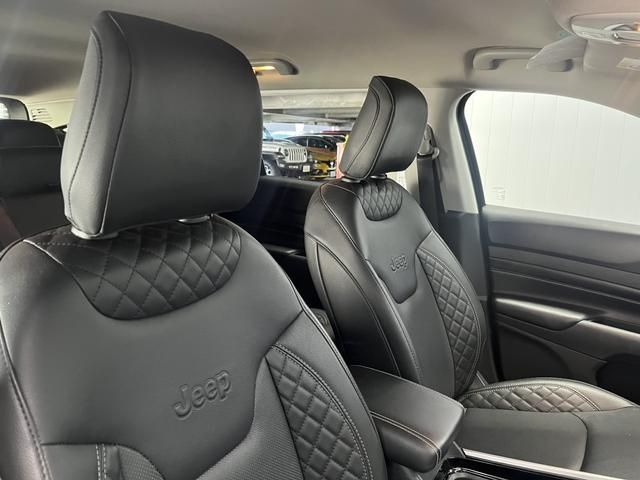 JEEP JEEP COMMANDER 2023