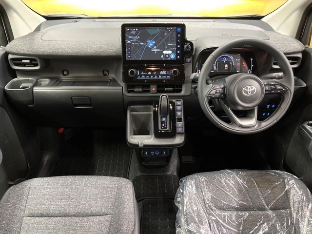 TOYOTA SIENTA HYBRID 2025