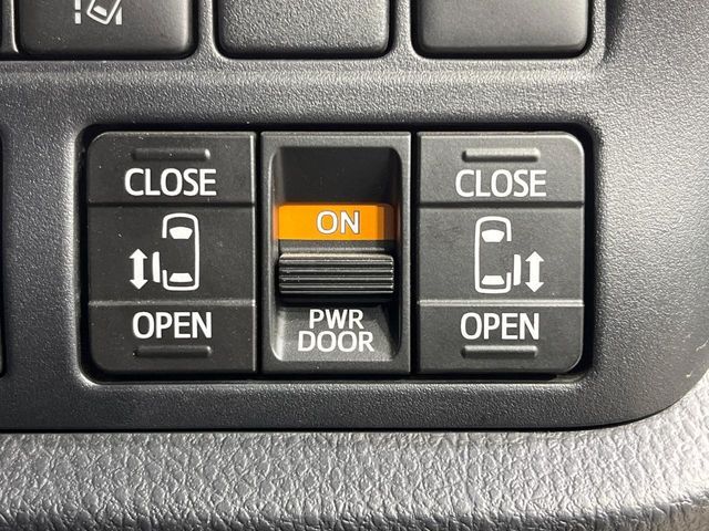 TOYOTA VOXY HYBRID 2020