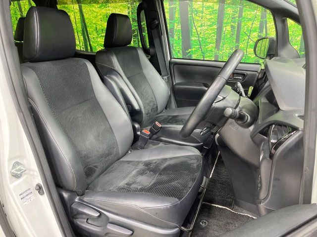 TOYOTA VOXY HYBRID 2020