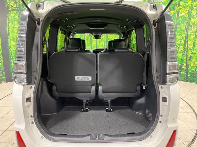 TOYOTA VOXY HYBRID 2020