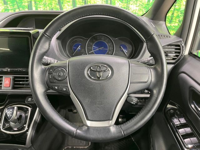 TOYOTA VOXY HYBRID 2020
