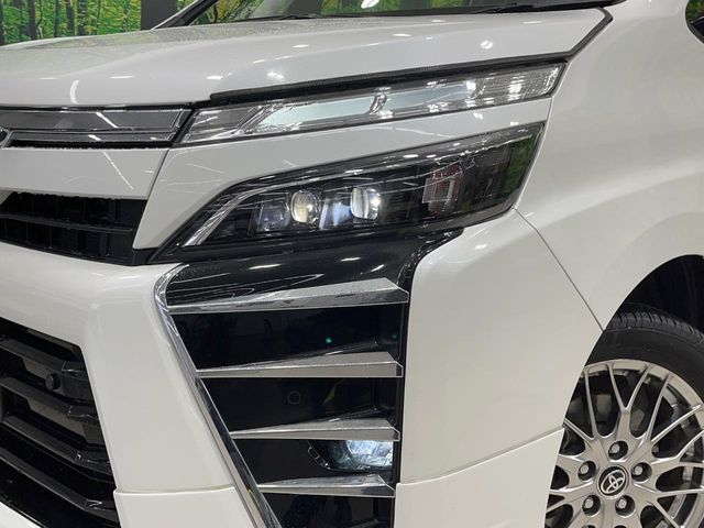 TOYOTA VOXY HYBRID 2020