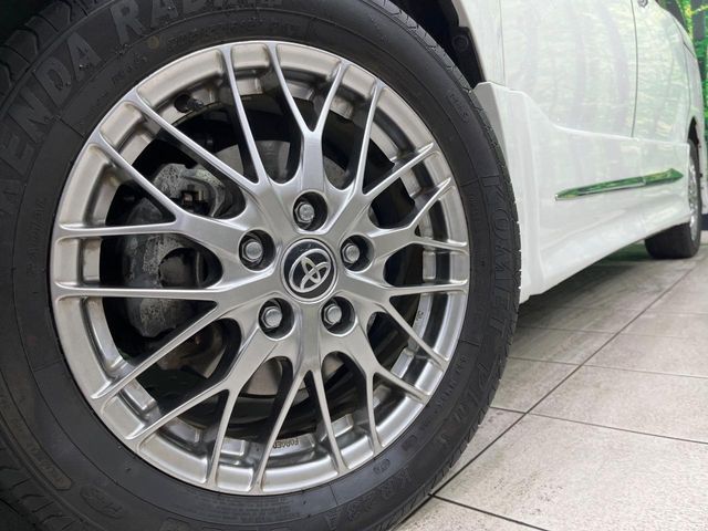 TOYOTA VOXY HYBRID 2020