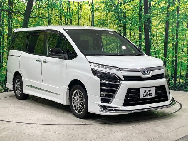 TOYOTA VOXY HYBRID 2020