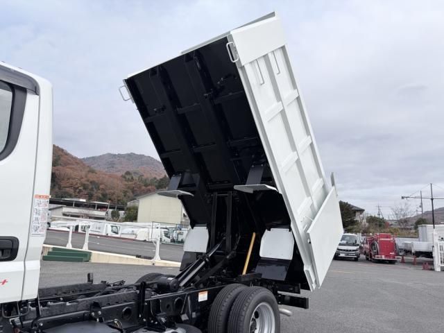 MITSUBISHI CANTER 2025