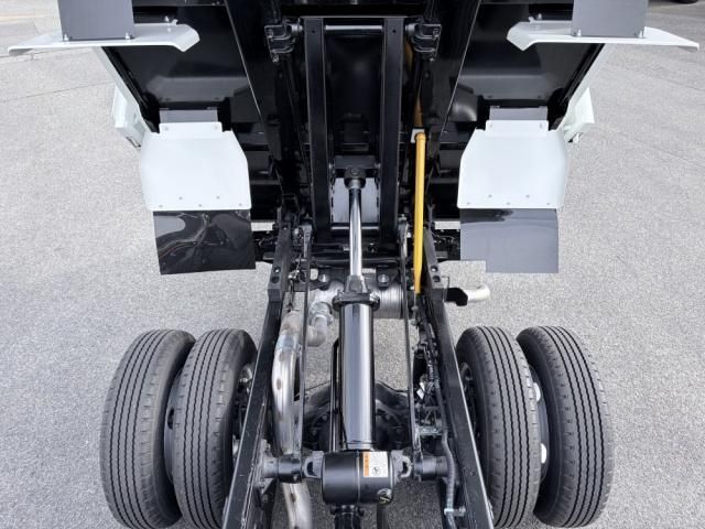 MITSUBISHI CANTER 2025