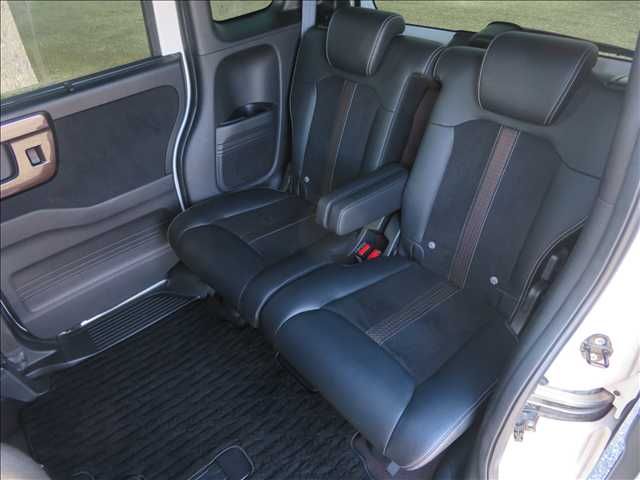 HONDA N BOX CUSTOM 2017