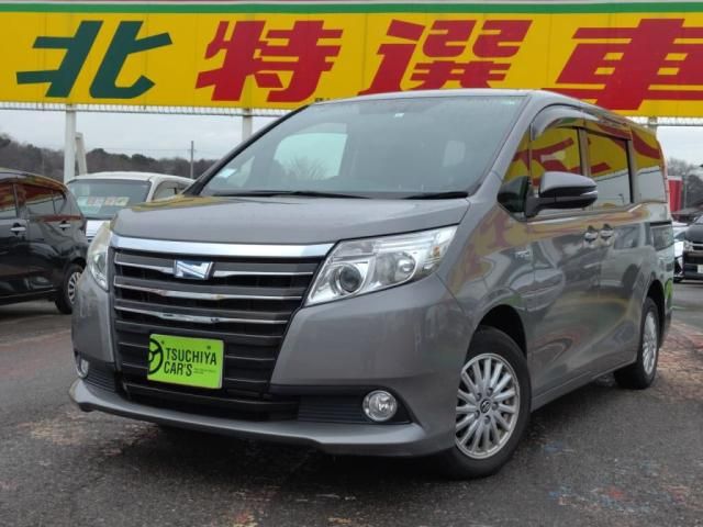 TOYOTA NOAH HYBRID 2015