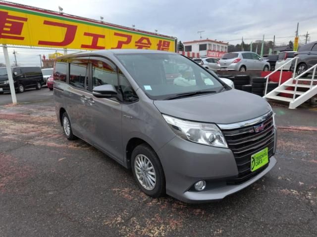 TOYOTA NOAH HYBRID 2015