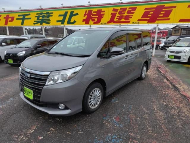 TOYOTA NOAH HYBRID 2015