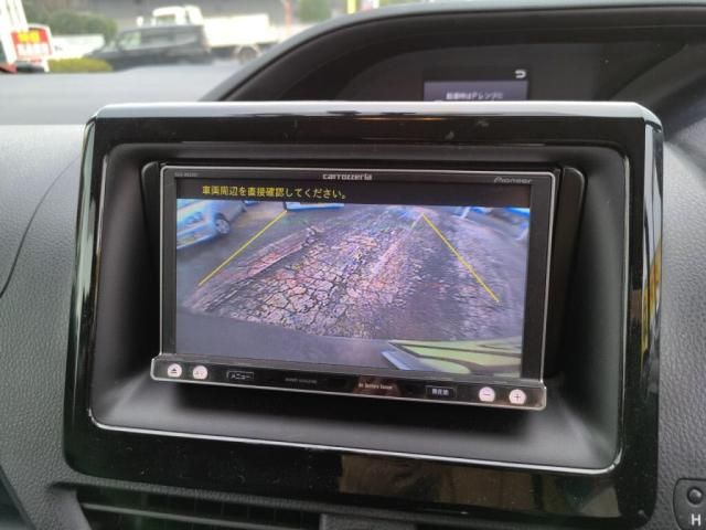 TOYOTA NOAH HYBRID 2015