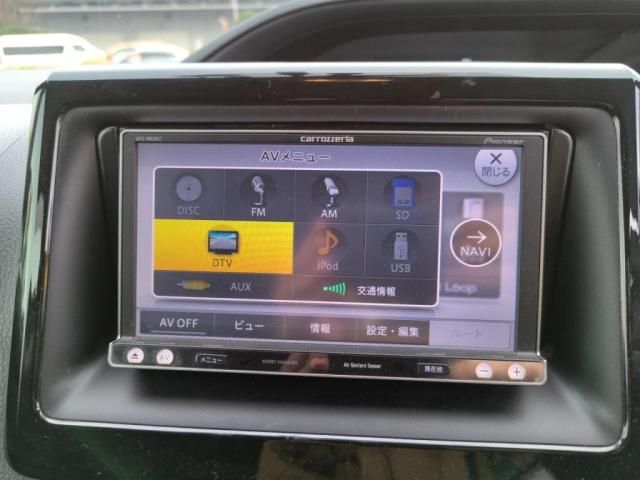 TOYOTA NOAH HYBRID 2015