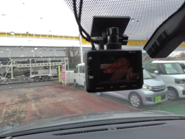 TOYOTA NOAH HYBRID 2015