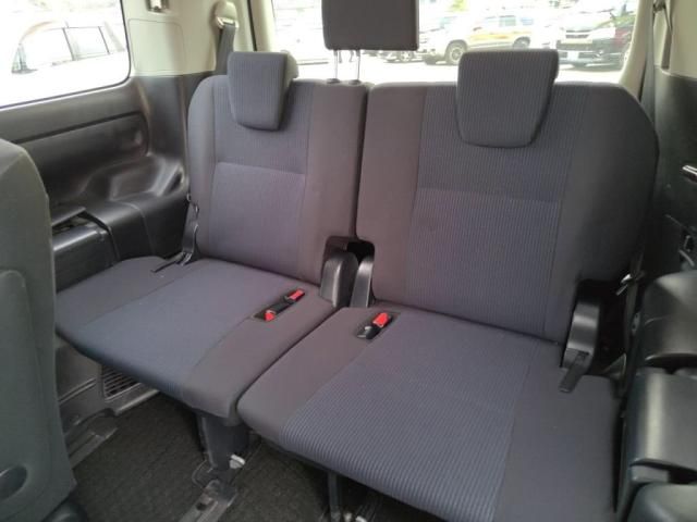 TOYOTA NOAH HYBRID 2015