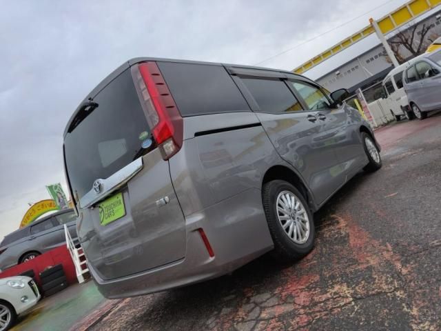 TOYOTA NOAH HYBRID 2015