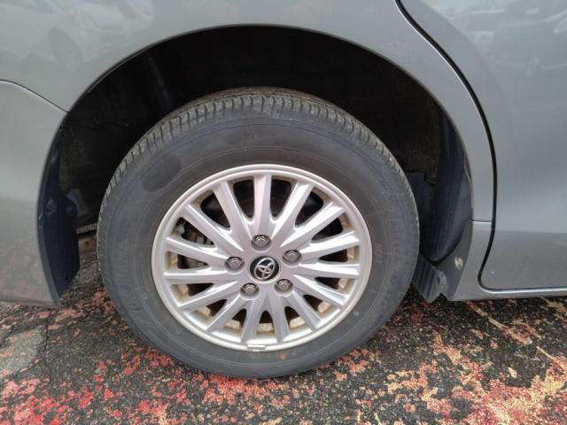 TOYOTA NOAH HYBRID 2015