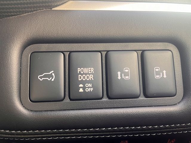 MITSUBISHI DELICA D:5 4WD 2024