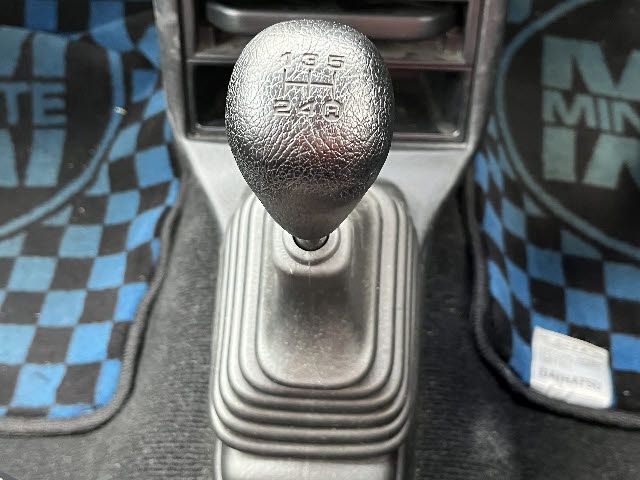 DAIHATSU MIRA GINO 2003