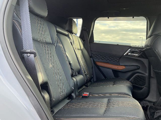 MITSUBISHI OUTLANDER PHEV 2024