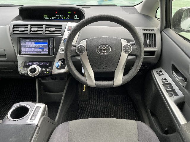 TOYOTA PRIUS Alpha 2012