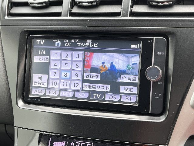 TOYOTA PRIUS Alpha 2012