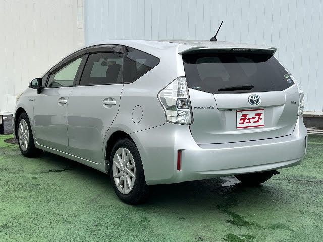 TOYOTA PRIUS Alpha 2012