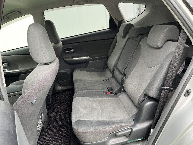 TOYOTA PRIUS Alpha 2012