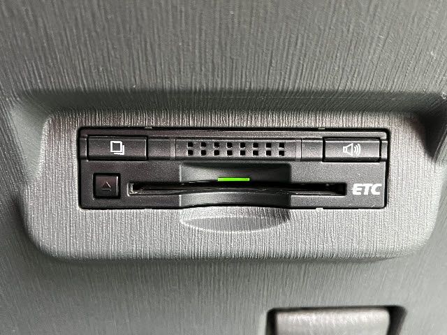 TOYOTA PRIUS Alpha 2012