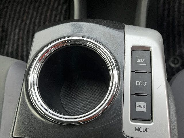 TOYOTA PRIUS Alpha 2012