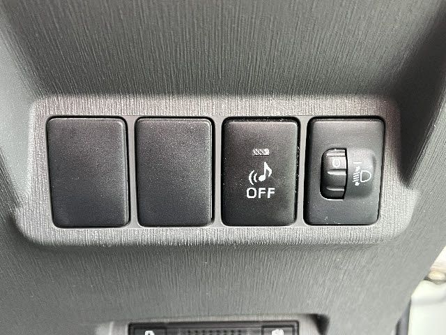 TOYOTA PRIUS Alpha 2012