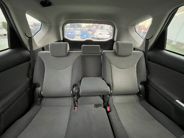 TOYOTA PRIUS Alpha 2012