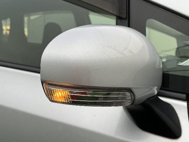 TOYOTA PRIUS Alpha 2012