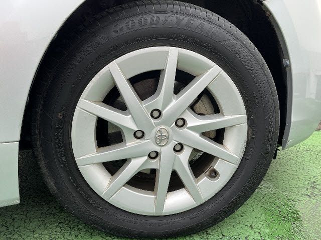 TOYOTA PRIUS Alpha 2012