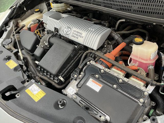 TOYOTA PRIUS Alpha 2012