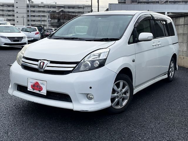 TOYOTA Isis 2013