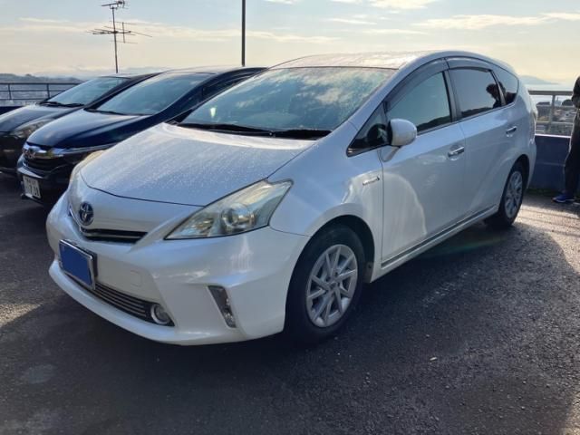 TOYOTA PRIUS Alpha 2013