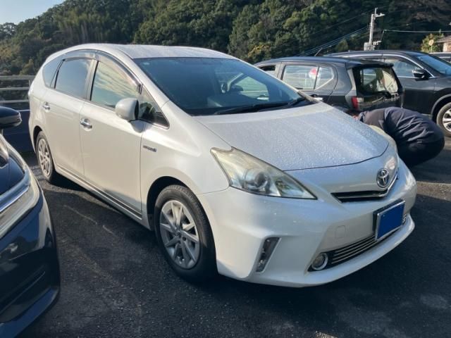 TOYOTA PRIUS Alpha 2013