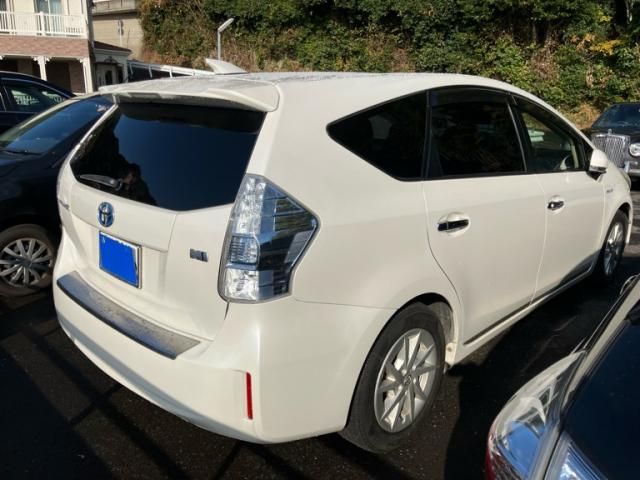 TOYOTA PRIUS Alpha 2013