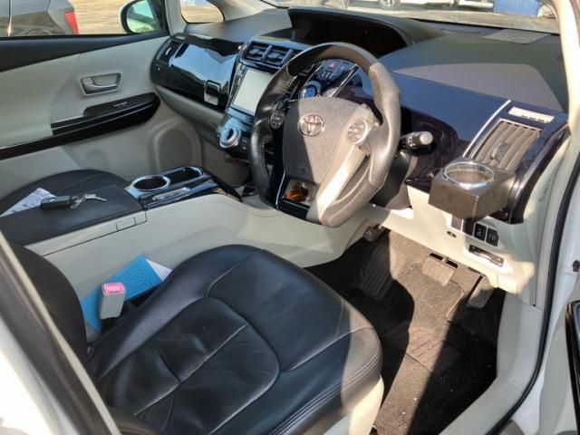 TOYOTA PRIUS Alpha 2013