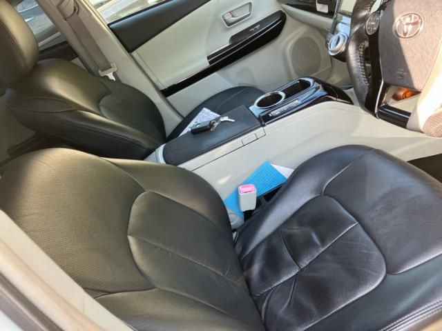 TOYOTA PRIUS Alpha 2013