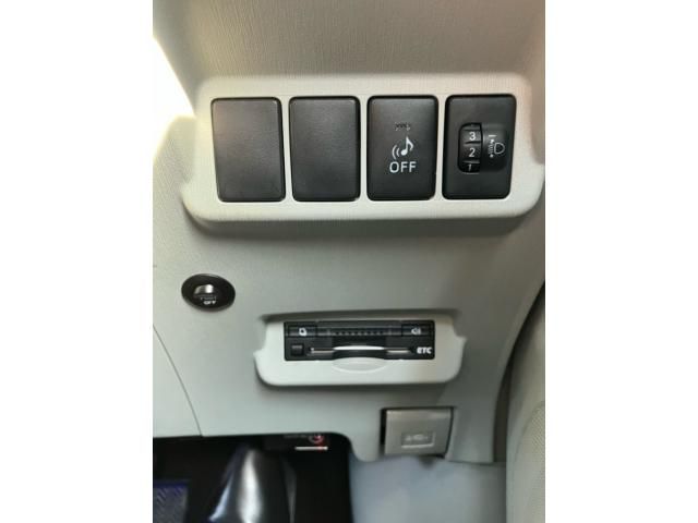 TOYOTA PRIUS Alpha 2013