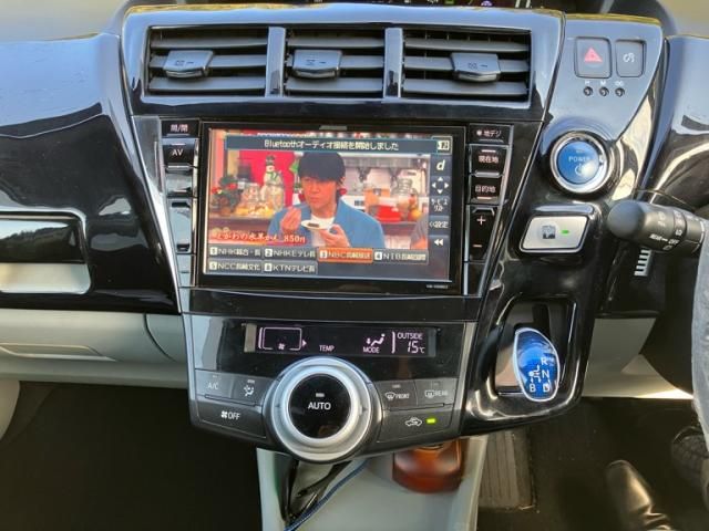 TOYOTA PRIUS Alpha 2013